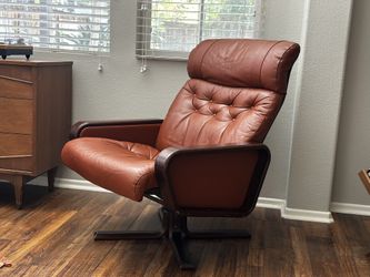 Vatne Mobler Recliner + Ottoman