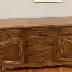 Wooden Buffet Table/China Cabinet