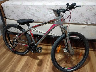 Bicicleta de carreras 🏎️, bicicleta 🚲 dé montaña 🏔️
