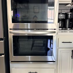 Frigidaire appliances! Wall ove + dishwasher