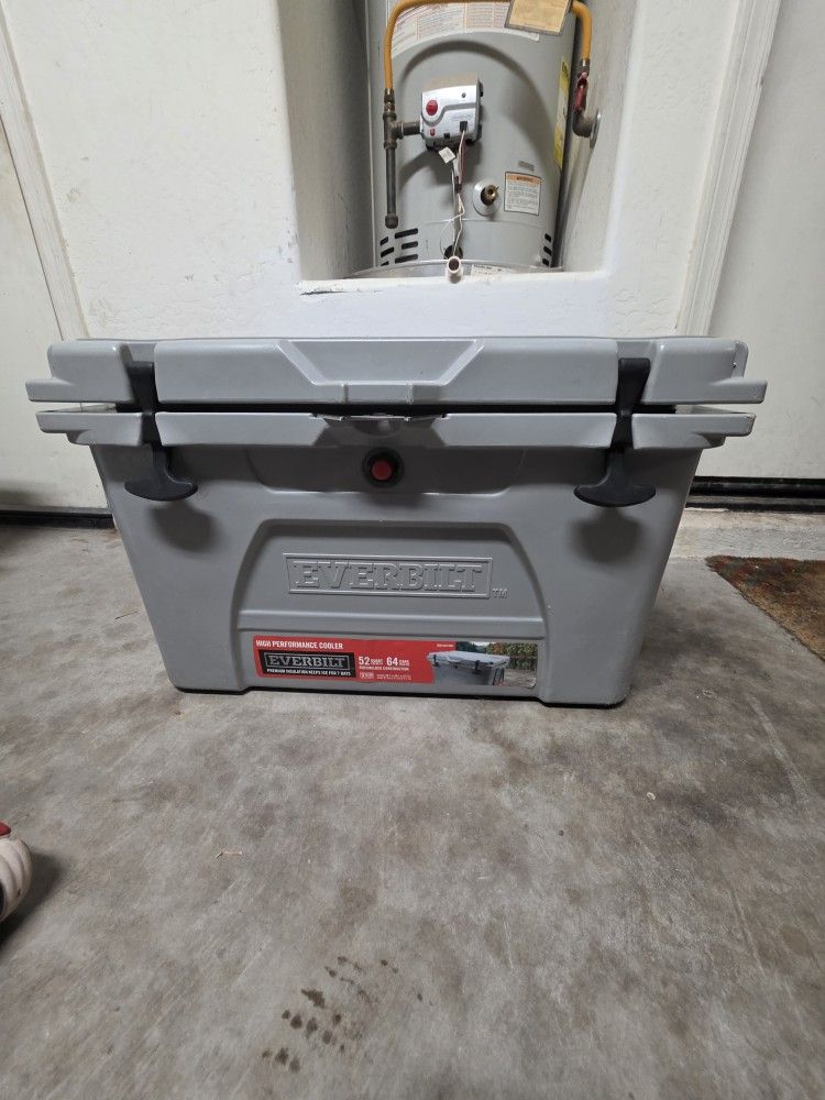 52 QUART COOLER/ICE CHEST