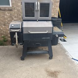 Pit Boss Lockhart Platinum Smoker