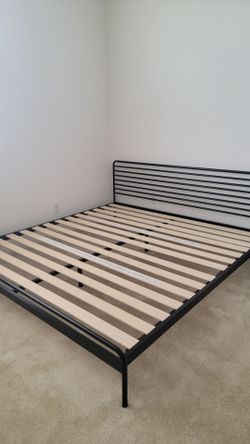 Black Metal Platform Bed Frame - King size