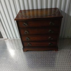 Mahogany 4 Dr Dresser With Leather Top