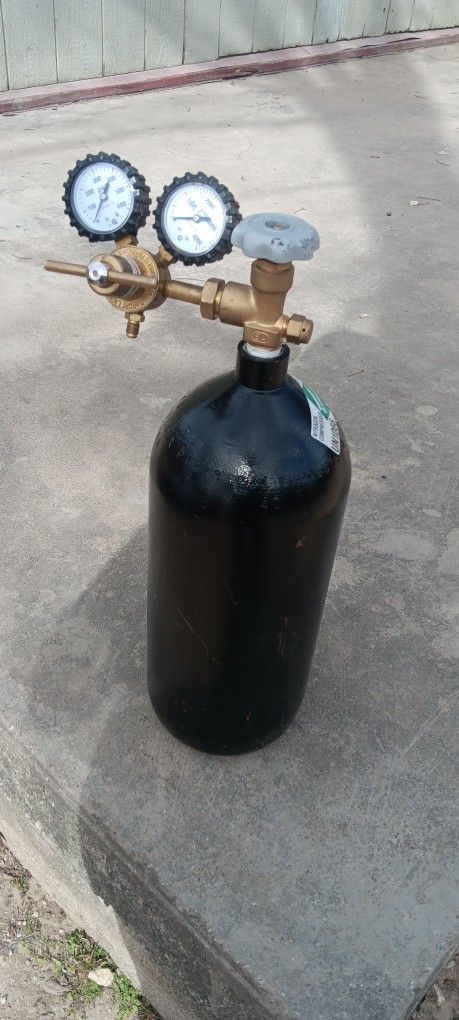 Nitrogen Tank With Uniweld RHP400 Gauges