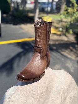 Bota de piel con cierre
