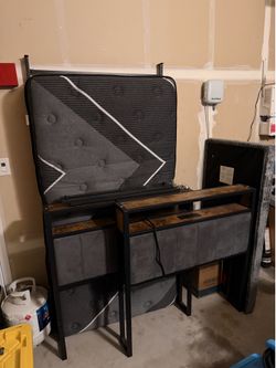 2 twins bed with matrices