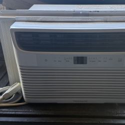 Frigidaire 8000 BTU ..Works Great Model FFRE083WA11 2021.