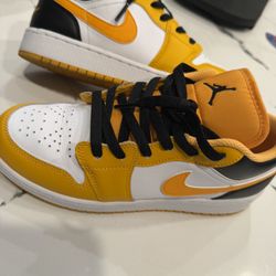 Jordan Retro 1 Mid 
