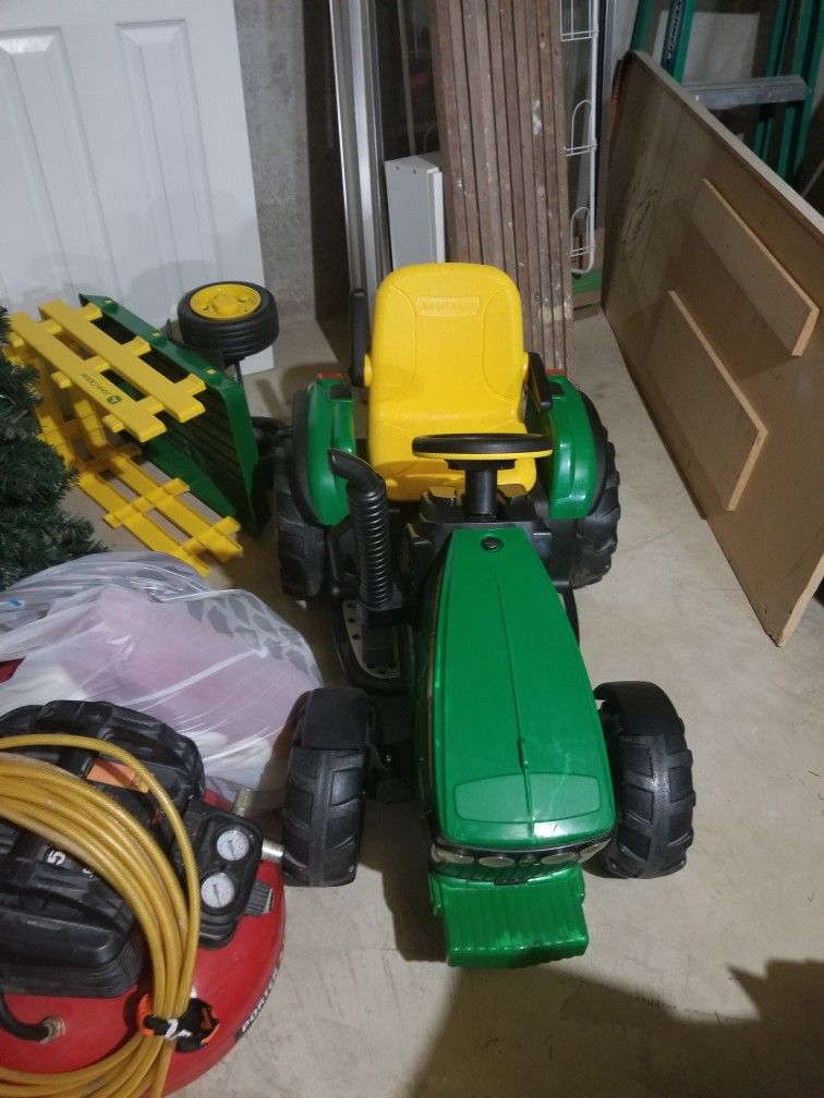 John Deer Kids Tractor Needs Battery Great Condition Dont Need 