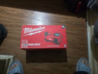 Milwaukee Air Compresor $125