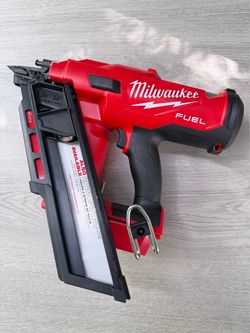 Milwaukee M18 FUEL 3-1/2 in. 18-Volt 30-Degree Lithium-Ion Brushless Cordless Framing Nailer