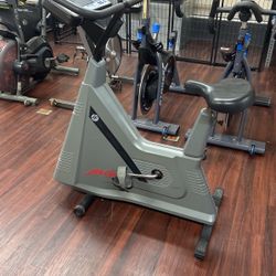 Lifefitness 9100 Upright Bike