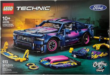 LEGO Technic: Custom Garage Ford Mustang GT (42236)