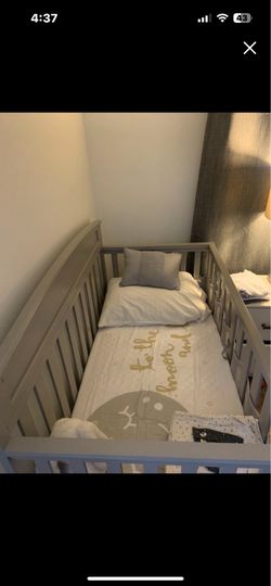 Baby crib gray