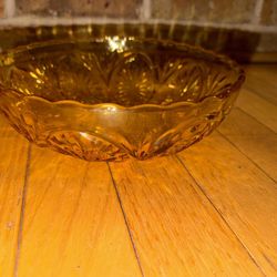 1960s Anchor Hocking Amber Glass  Medallion Serving Bowl Vintage MCM Glassware p/u Jamison, Pa 