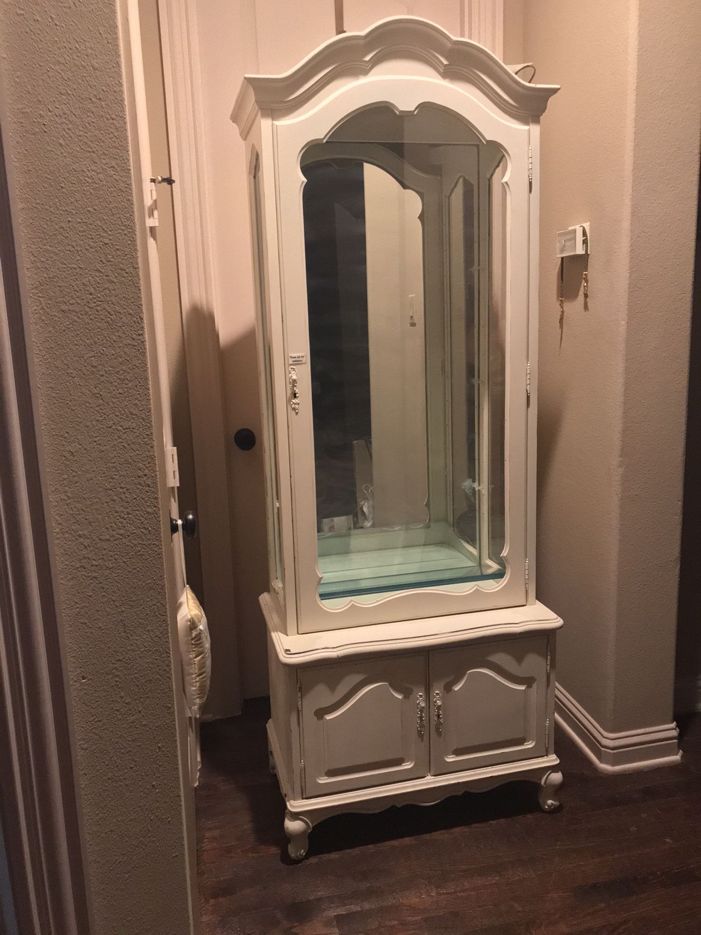 SHABBY CHIC MIRRORED HUTCH WITH LIGHTING