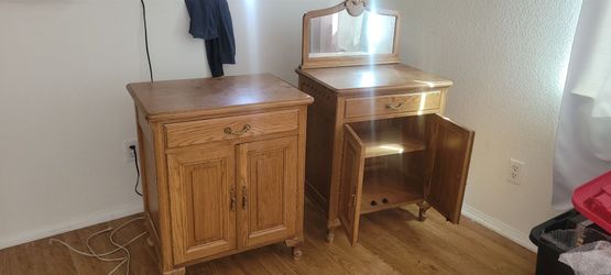 2 pcs night stands, mirror can be removed
