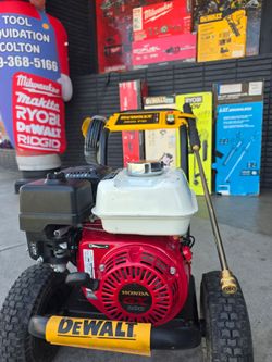 DEWALT GAS 3600 PSI PRESSURE WASHER WITH HONDA ENGINE LIKE NEW