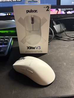 Pulsar xlite v3 size 2 gaming mouse