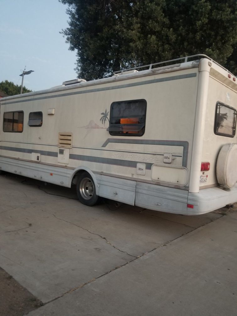 1994 Chevy Sea Breeze motor home 32' long only 16k miles