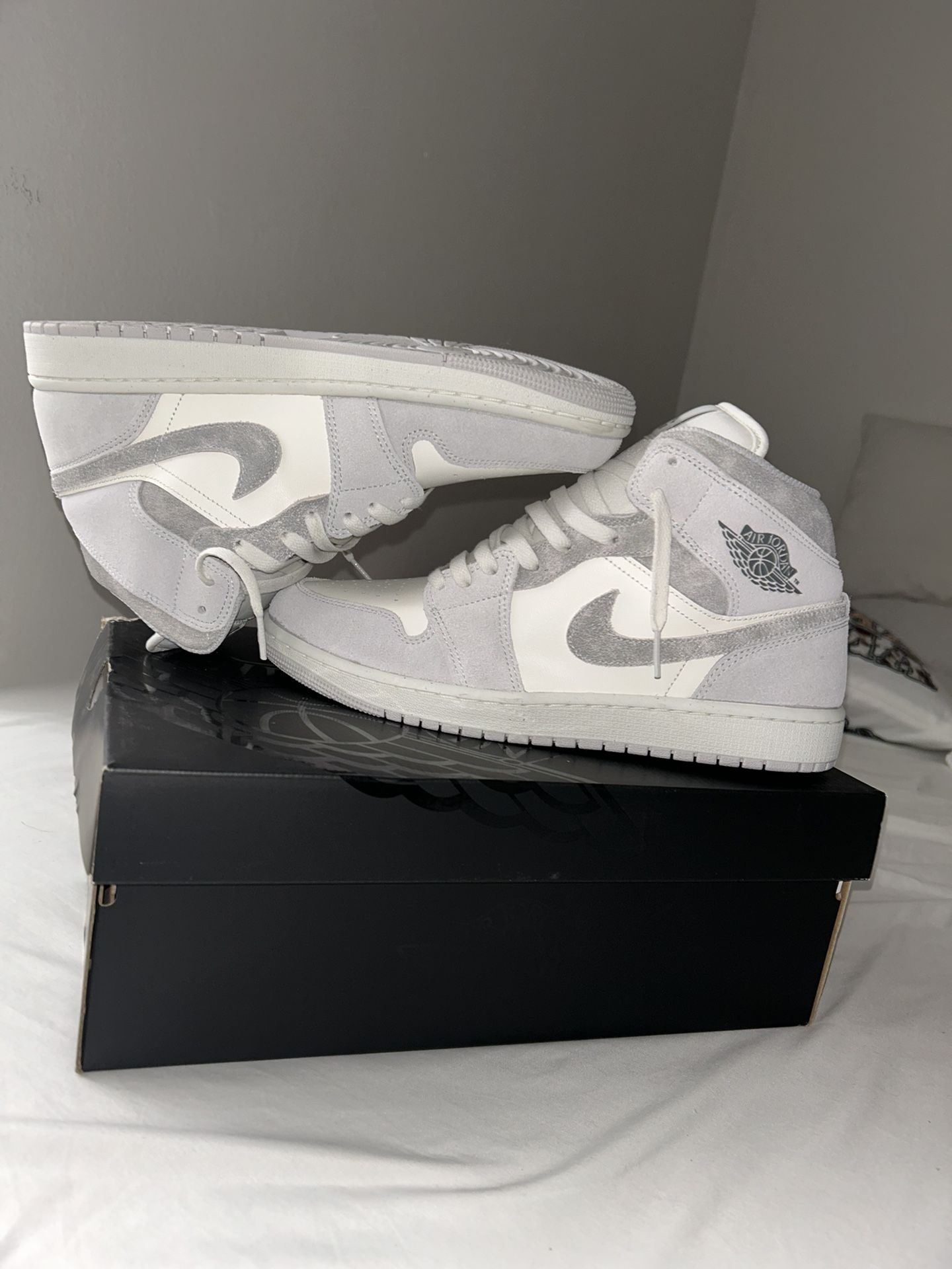 Air Jordan 1 Mid Se SIZE 9.5