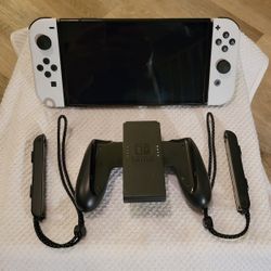 Nintendo Switch OLED Model Mario Kart 8 Deluxe Bundle