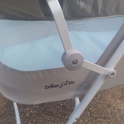 Almost NEW Bassinet (OBO)