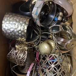 Craft Jewelry Junk Jewelry Bracelets Necklaces Beads 9 lbs