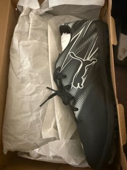 Turf soccer shoes