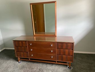 Stanley 1960s Triple Dresser