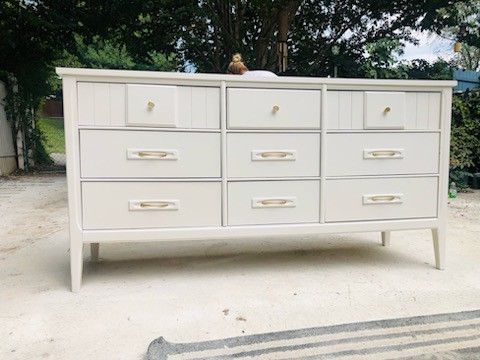 Lovely Like NEW Dresser And Chest Of Drawers