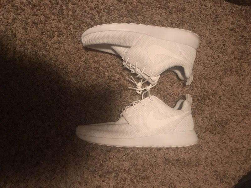 White Nike Hurrache’s Size 10 worn once