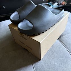 Yeezy slides size 11