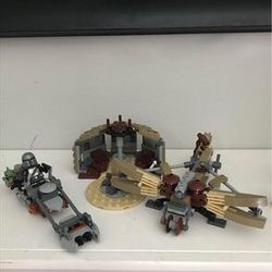 LEGO The Mandalorian Trouble on Tatooine Set 75299