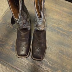 Woman's Boots Size 8