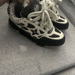 Lv Skates Size 10