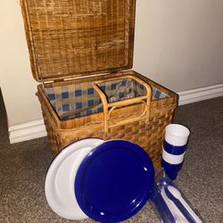  Large Vintage Wicker Rattan Hinged Picnic Basket Locking Handles  Boho W/Plates,Cups & Utensils