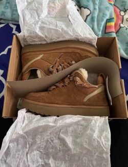 Uggs women's size 8 shoes
