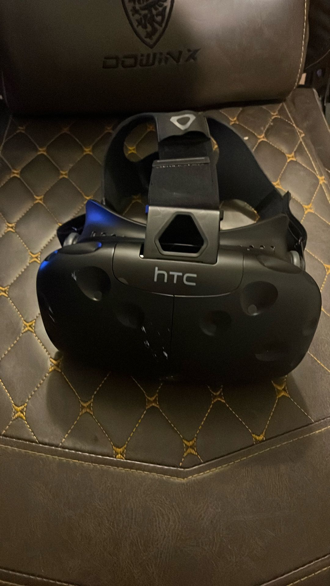 htc vive come with cords and controllers