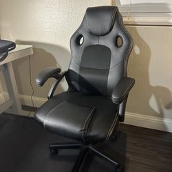 Black Gaming / Office Chair - Height Adjustable
