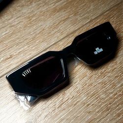 *NWT* 9FIVE Vincent Black & 24K Gold Sunglasses, Polarized Lens, UV Protection