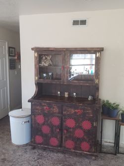 Shou Sugi  Ban Hutch