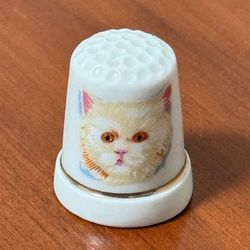 Vintage Collectible Cat Porcelain With Trim Of Gold Thimble 