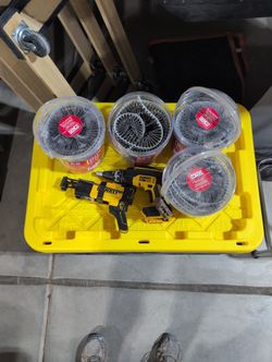 DeWalt Drywall Screw Gun And Feeder