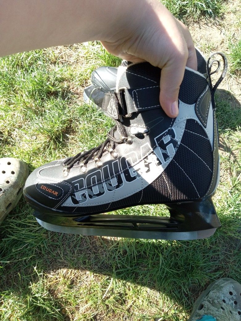 Cougar Ice Skates Size 9 M