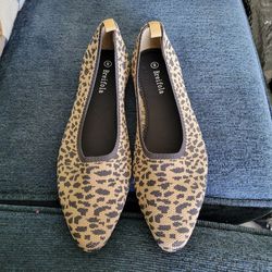 Leapord Print Size 8 Pointed Toe Flats
