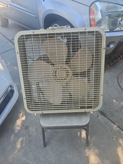 3 SPEED FAN. WORKS VERY STRONG.