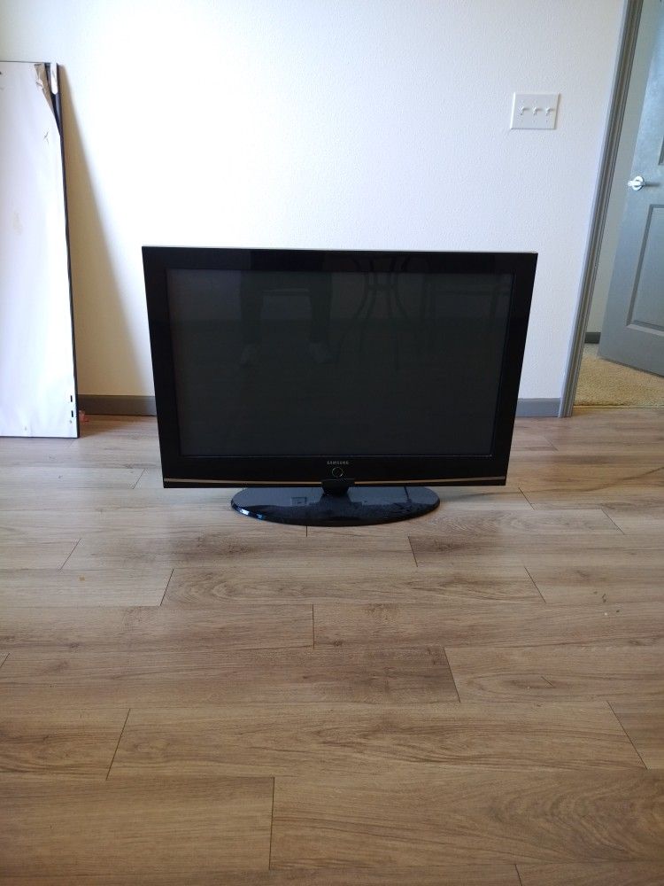 Samsung TV. Older Led