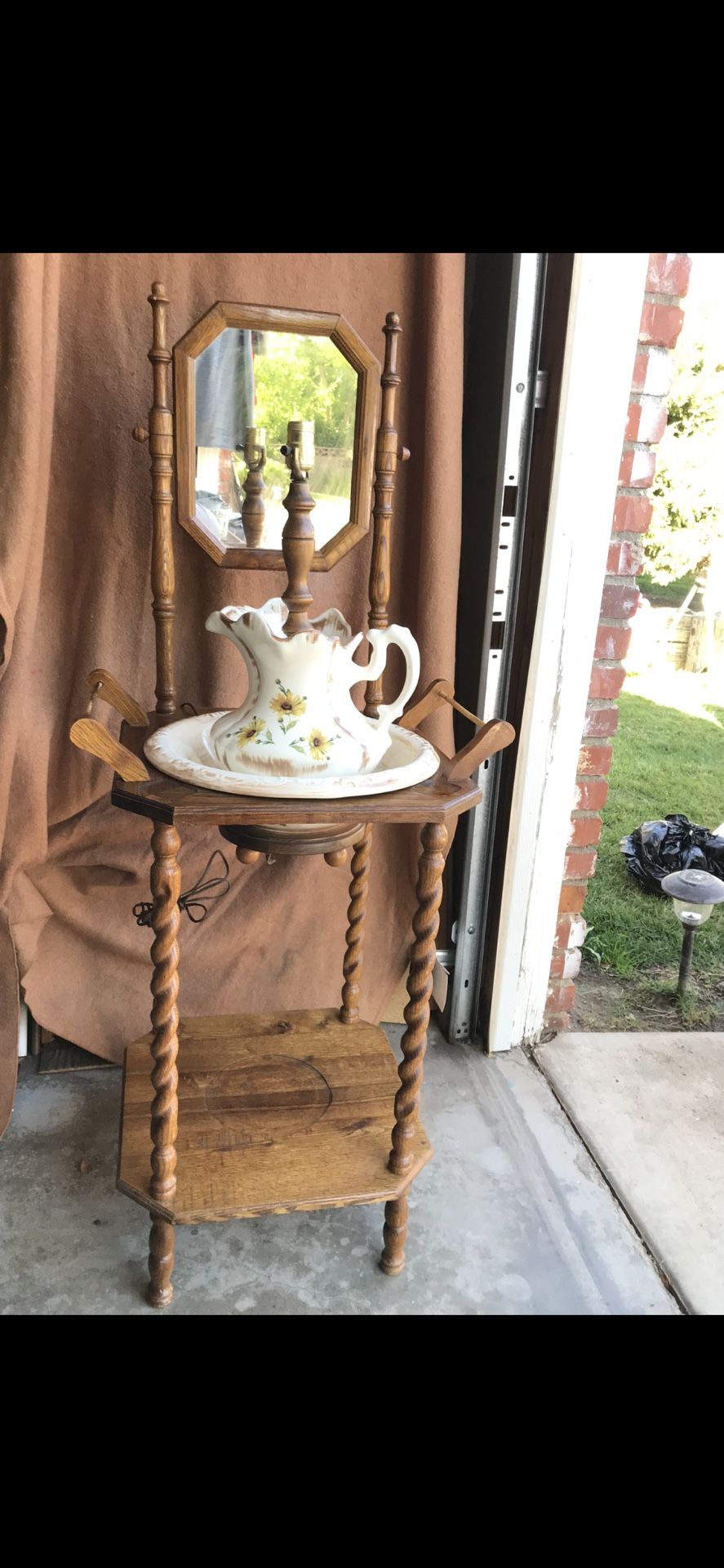 Vintage Wash Station And Lamp